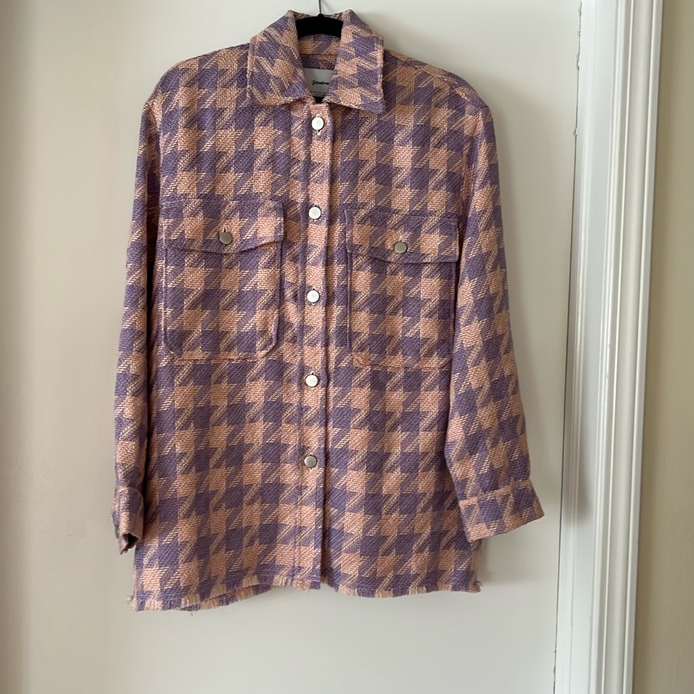 Women’s Stradivarius Patterned Button Down Shacket Shirt With Frayed Bottom